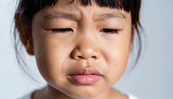 泣き顔の日本人の女の子 泣き顔の日本人の女の子の写真