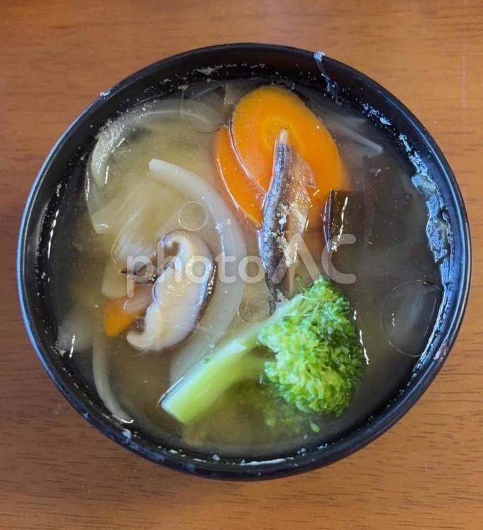 R7.08.13　人参などの具沢山みそ汁 具沢山みそ汁,具だくさんみそ汁,味噌汁の写真素材