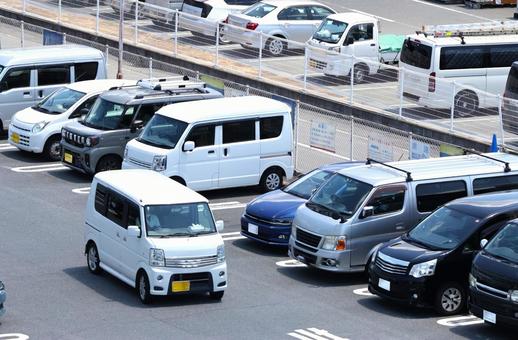 車で混み合う駐車場 車で混み合う駐車場 駐車場,車,満車の写真素材