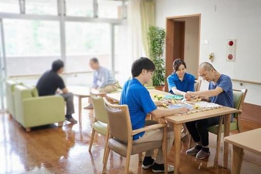 Elderly people and caregivers recreation at nursing homes, введение медсестры, уход, пожилые люди, JPG