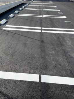 新しい駐車場 駐車場,白線,ラインの写真素材
