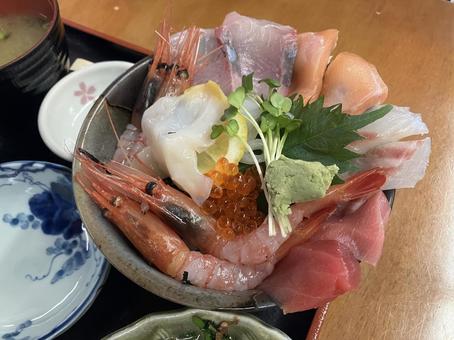 贅沢海鮮丼 贅沢海鮮丼の写真