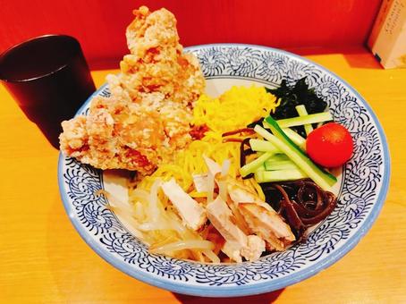 ザンギ乗せ冷麺 冷麺,ラーメン屋,ザンギの写真素材