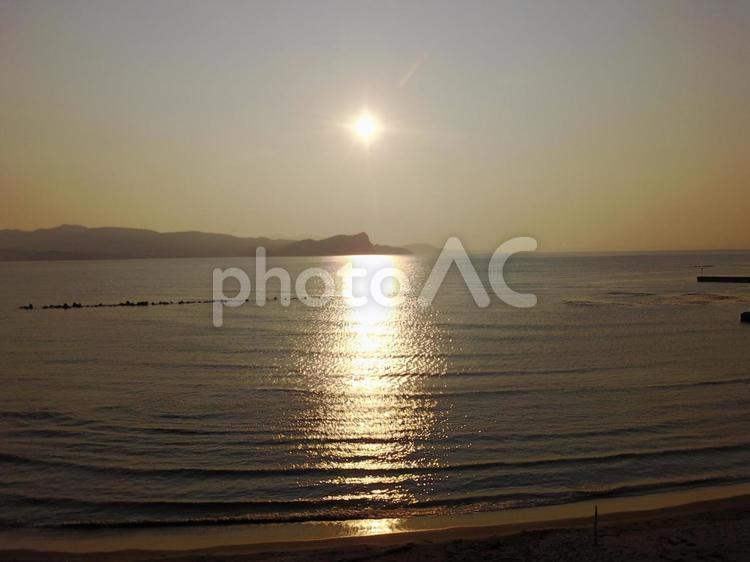 蘭島の海と夕日 ドローン,北海道,反射の写真素材