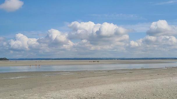 晴れた日のノルマンディーの砂浜 海,空,晴天の写真素材