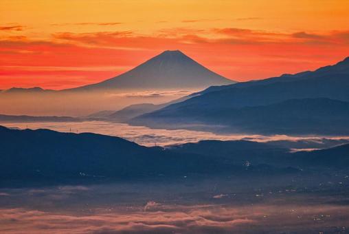 朝焼けの日本の富士山 朝焼け,モルゲンロート,富士山の写真素材
