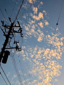 秋らしい雲が出始めた立秋の日の空 秋らしい雲が出始めた立秋の日の空の写真