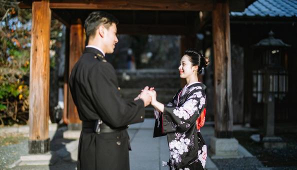 明治時代の海軍士官と着物の女性の恋 明治時代の海軍士官と着物の女性の恋の写真