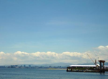 船着き場が見える風景 船着き場が見える風景 海,風景,街並みの写真素材