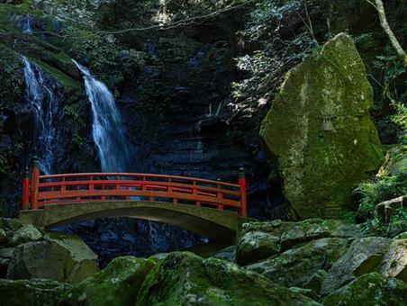 犬鳴山七宝瀧寺の滝 犬鳴山七宝瀧寺の滝 滝,橋,修験の写真素材