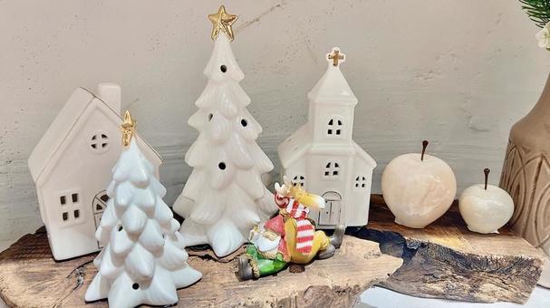 ほっこりなサンタクロースとトナカイ クリスマス,飾り,サンタクロースの写真素材