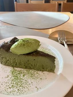 抹茶ケーキと抹茶クリームのデザート 抹茶ケーキと抹茶クリームのデザート 抹茶,ケーキ,スイーツの写真素材