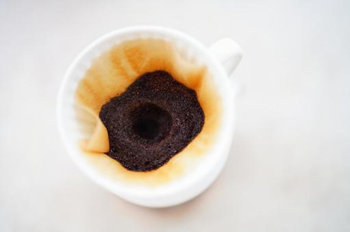 上から見たドリップしたコーヒー 上から見たドリップしたコーヒー コーヒー,飲み物,ドリッパーの写真素材