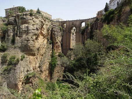 スペイン　ロンダ　崖にかかる橋 スペイン,橋,街並みの写真素材