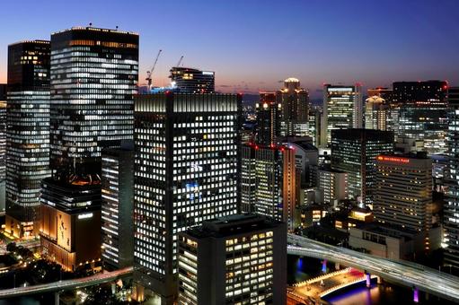 大都会のマジックアワー夜景 大阪,梅田,osakaの写真素材