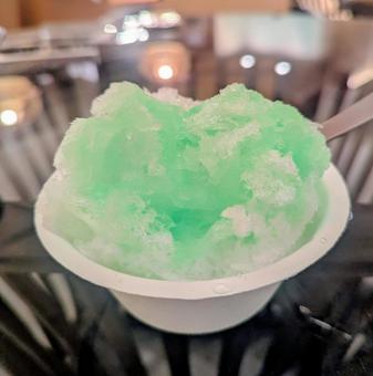 メロン味のカキ氷 メロン味のカキ氷の写真