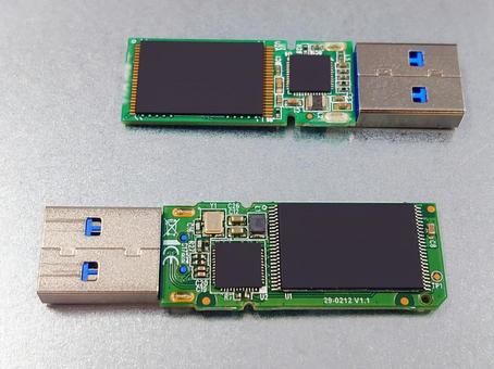 USBメモリー32Gと64G 裏 usbメモリー3.0,データ,ビジネスの写真素材