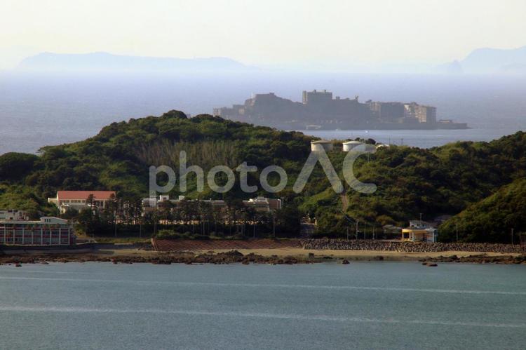 長崎の樺島灯台の展望台から見える軍艦島 背景,景色,風景の写真素材