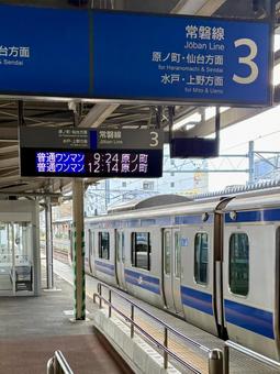 いわき駅 発車を待つ原ノ町行き常磐線列車 いわき駅,原ノ町行き,常磐線の写真素材
