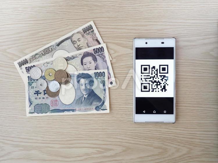 スマホQR決済のイメージ キャッシュレス,電子マネー,スマホ決済の写真素材