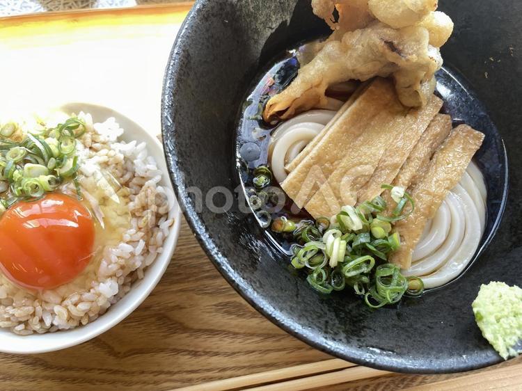 コシのある美味しいうどん定食 うどん,うどん定食,うどんランチの写真素材