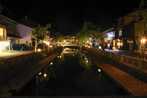 兵庫県にある城崎温泉の夜景 城崎温泉,温泉街,夜景の写真素材