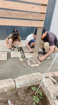庭のお手入れDIY 庭のお手入れDIY コンクリート,セメント,作業の写真素材