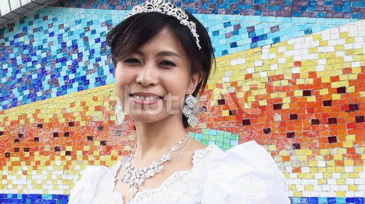 ウエディングドレスを着た女性 113 20代,ウエディング,コサージュの写真素材