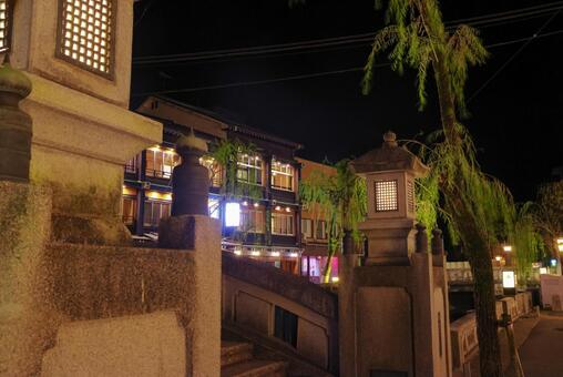 兵庫県にある城崎温泉の夜景 城崎温泉,温泉街,夜景の写真素材