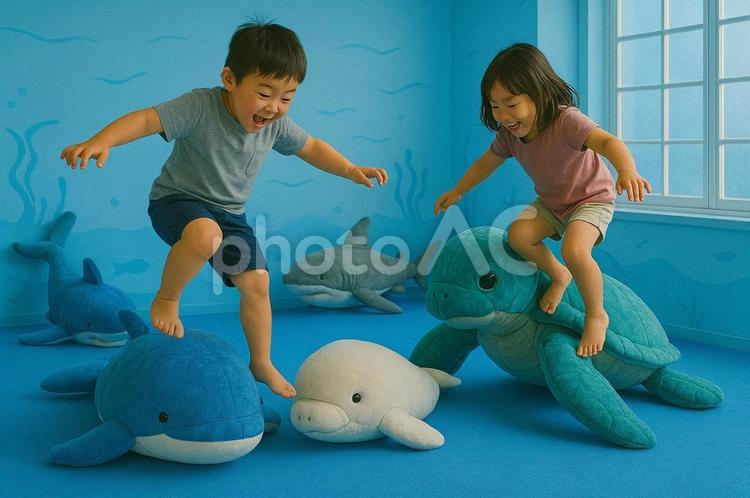 キッズスペースのぬいぐるみで遊ぶ子供たち ぬいぐるみ,子供,遊ぶの写真素材