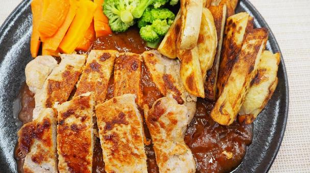自家製・ポークステーキのカレーソース添え ポークステーキ,カレーソース,自家製の写真素材