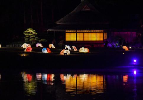ライトアップした岡山後楽園の建物〜延養亭 ライトアップした岡山後楽園の建物〜延養亭 岡山後楽園,延養亭,秋の幻想庭園の写真素材
