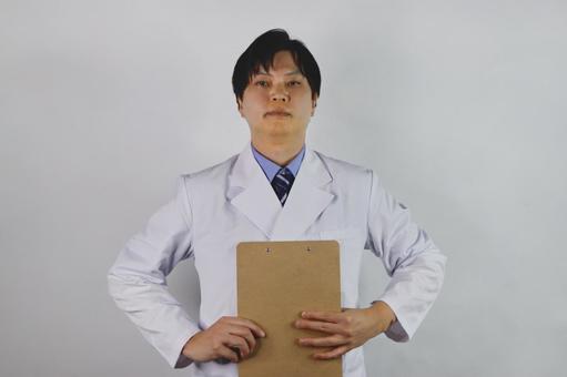 威厳を持って立つ医師 威厳を持って立つ医師 医師,白衣,男性の写真素材