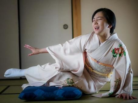 33：足が痺れた着物の女性 着物,足,痺れるの写真素材