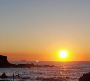朝日と地平線 朝日と地平線 太陽,海辺,朝焼けの写真素材