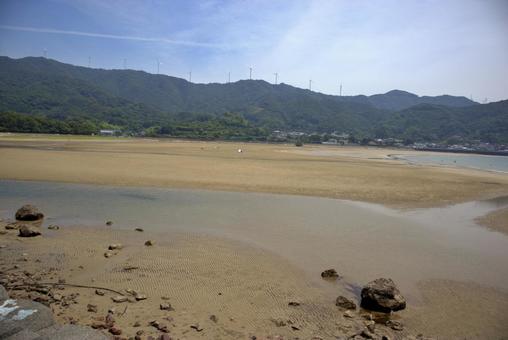 広川ビーチの干潟と山々 広川ビーチの干潟と山々 広川ビーチ,干潟,ビーチの写真素材