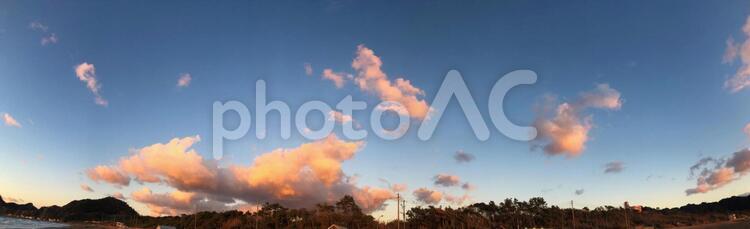 夕暮れの空と雲パノラマ 空,パノラマ,青空の写真素材