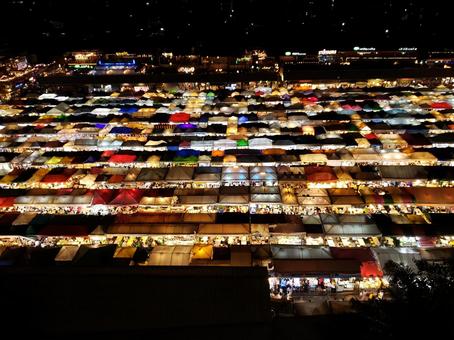 かつてのラチャダー鉄道市場の写真