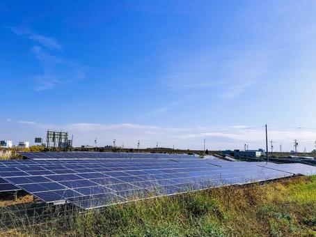 田園地帯のソーラーパネル太陽光発電　鈴鹿 ソーラーパネル,太陽光発電,ソーラー発電の写真素材