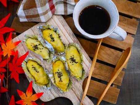 スイートポテト.1 スイートポテト,珈琲,おやつの写真素材