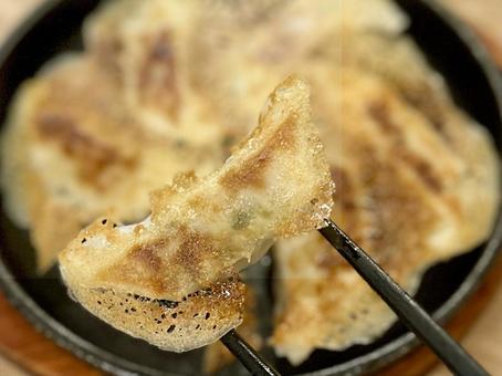 鉄鍋餃子 鉄鍋餃子の写真