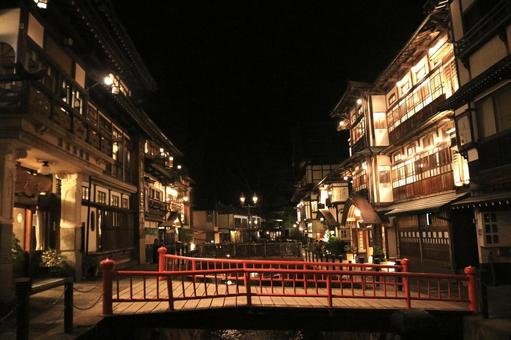 夜の銀山温泉 銀山温泉,夜,綺麗の写真素材