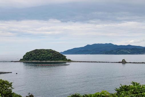 干潮時は陸続きになる島 津島 干潮時は陸続きになる島 津島の写真