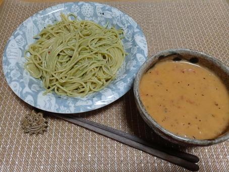 ジェノベーゼパスタとエビのスープ ジェノベーゼパスタとエビのスープの写真