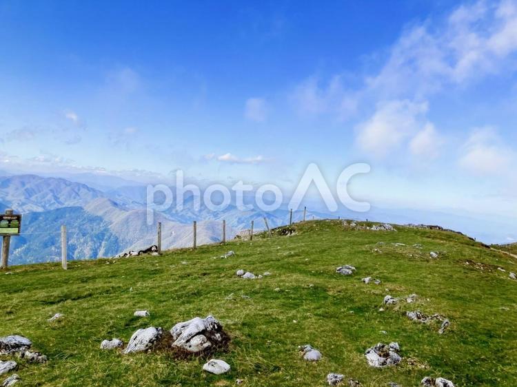 伊吹山山頂の開放的な風景 伊吹山,いぶきやま,山の写真素材