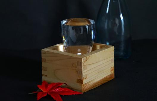 紅葉と日本酒②(瓶) 紅葉と日本酒②(瓶)の写真