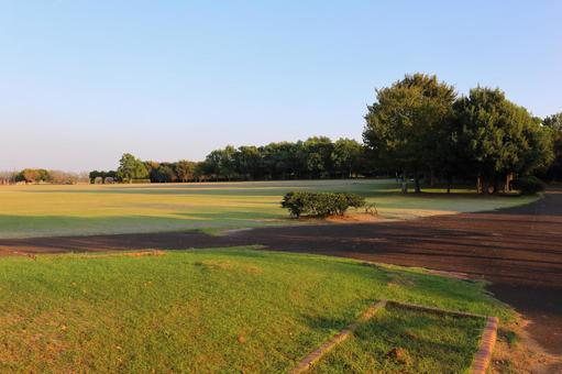 夕日に染まる干潟よか公園の大広場 夕日に染まる干潟よか公園の大広場 干潟よか公園,佐賀県,大広場の写真素材