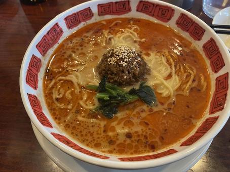 激辛ラーメン 担々麺 唐辛子 激辛ラーメン 担々麺 唐辛子 の写真