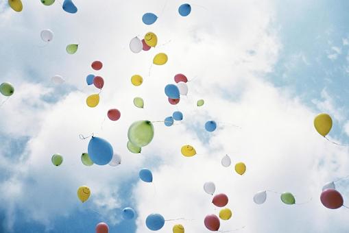 空と風船 風船,カラフルな,空の写真素材
