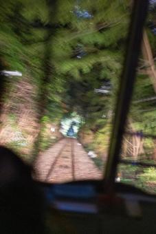 夜の森を抜ける疾走感 線路,森,夜の写真素材